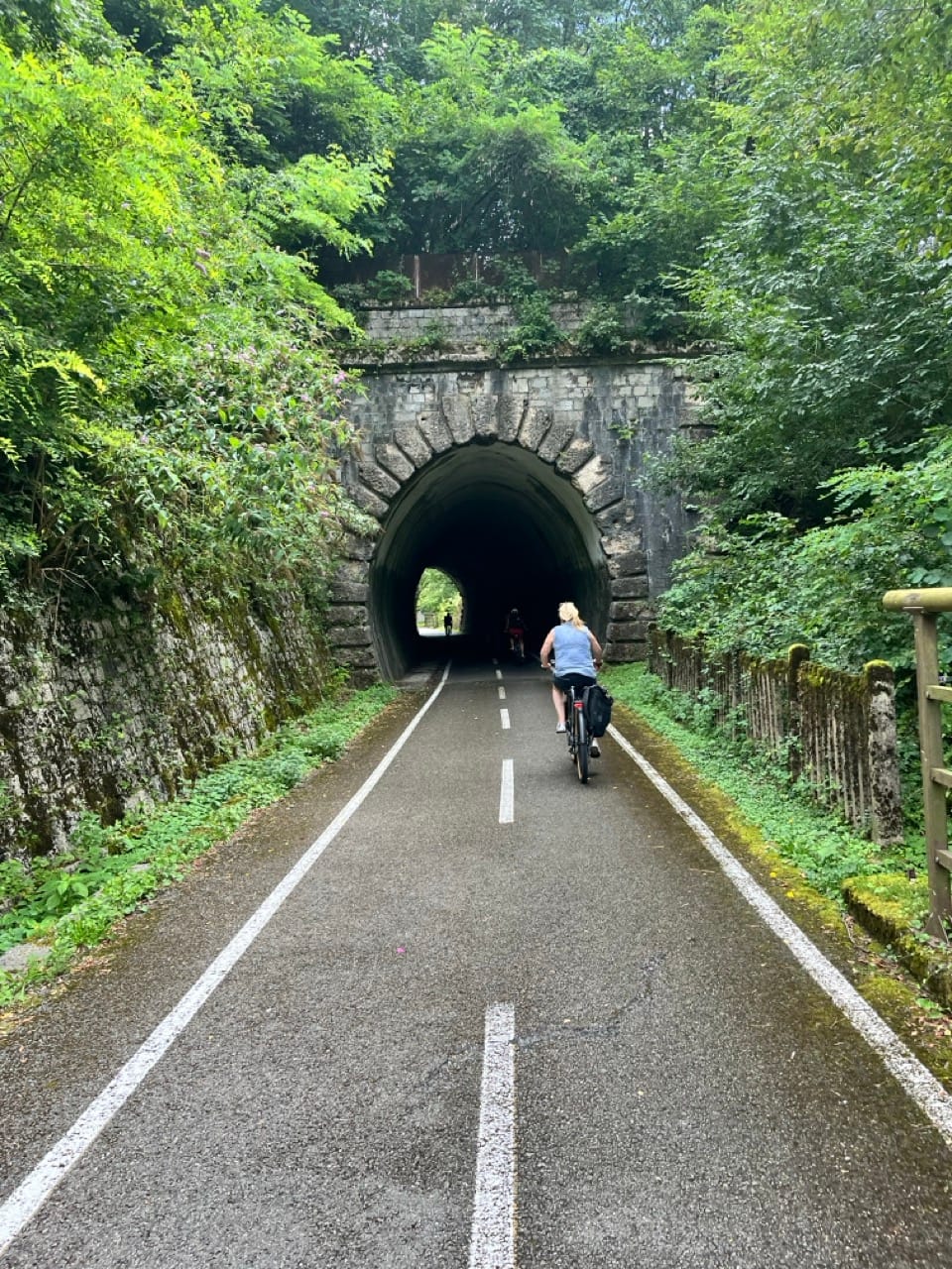Fietstocht naar Venzone door tunnels vanuit Hermagor